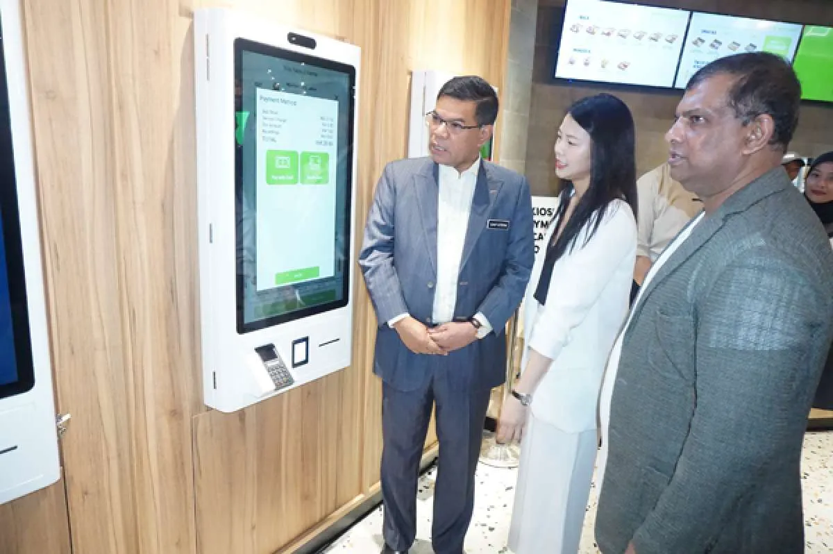 Ubah lelucon pelancong, AirAsia buka restoran yang sajikan menu penerbangan 