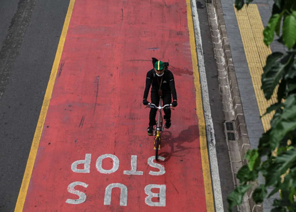 Peringatan! Ini 6 larangan mengendarai sepeda di jalan raya