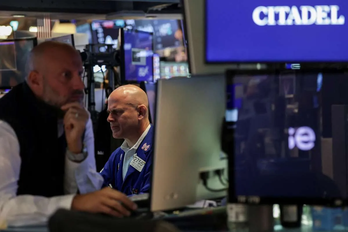 Wall Street Ditutup Melemah Terseret Ketidakpastian Prospek Penurunan Suku Bunga