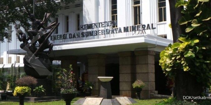 Indonesia temporarily revokes export permits of five mining companies