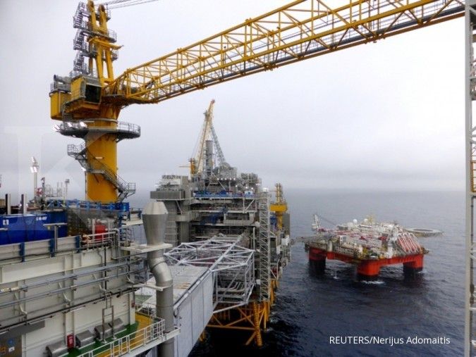 Insiden penyitaan kapal tanker Inggris membuat harga minyak kembali melonjak
