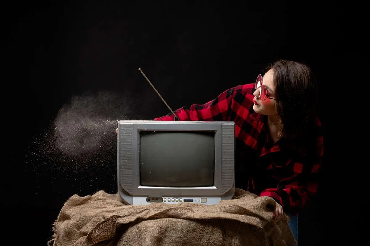 Layar Televisi Kotor atau Berjamur? Begini Cara Bersihkannya