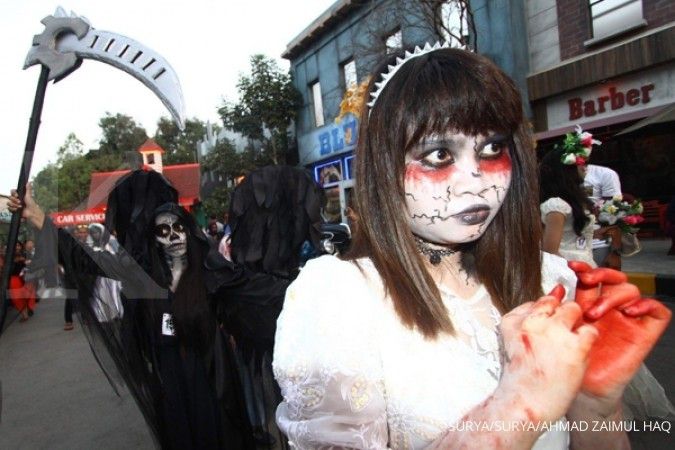 Berdandan ala zombi, peritel Thailand dapat banyak uang dari barang orang mati 