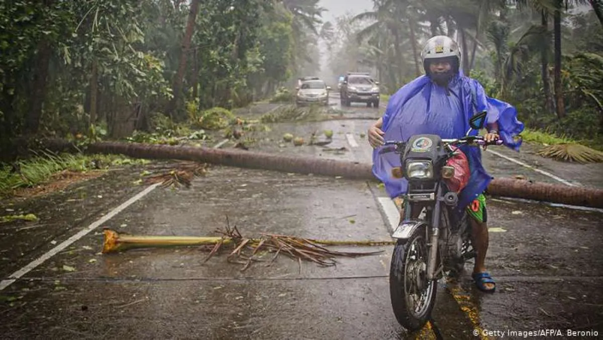 Besok, topan terkuat di dunia menghampiri, Filipina evakuasi ribuan penduduk