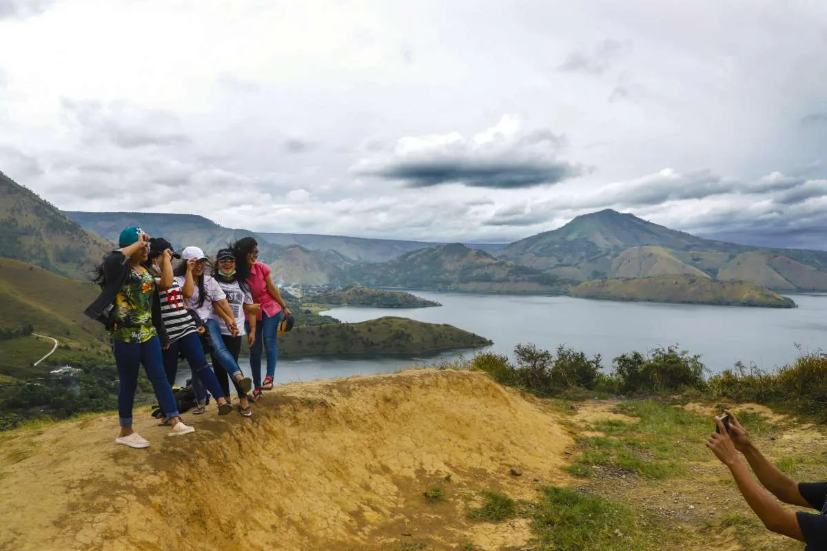 Ini dia lima spot menarik untuk menikmati keelokan Danau Toba dari ketinggian
