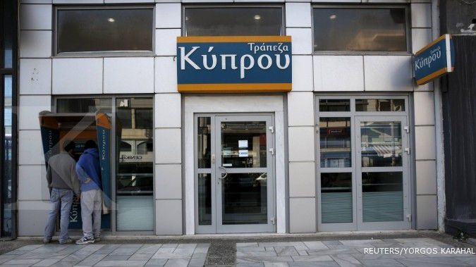 Cemas, Siprus menutup bank-banknya sampai Kamis