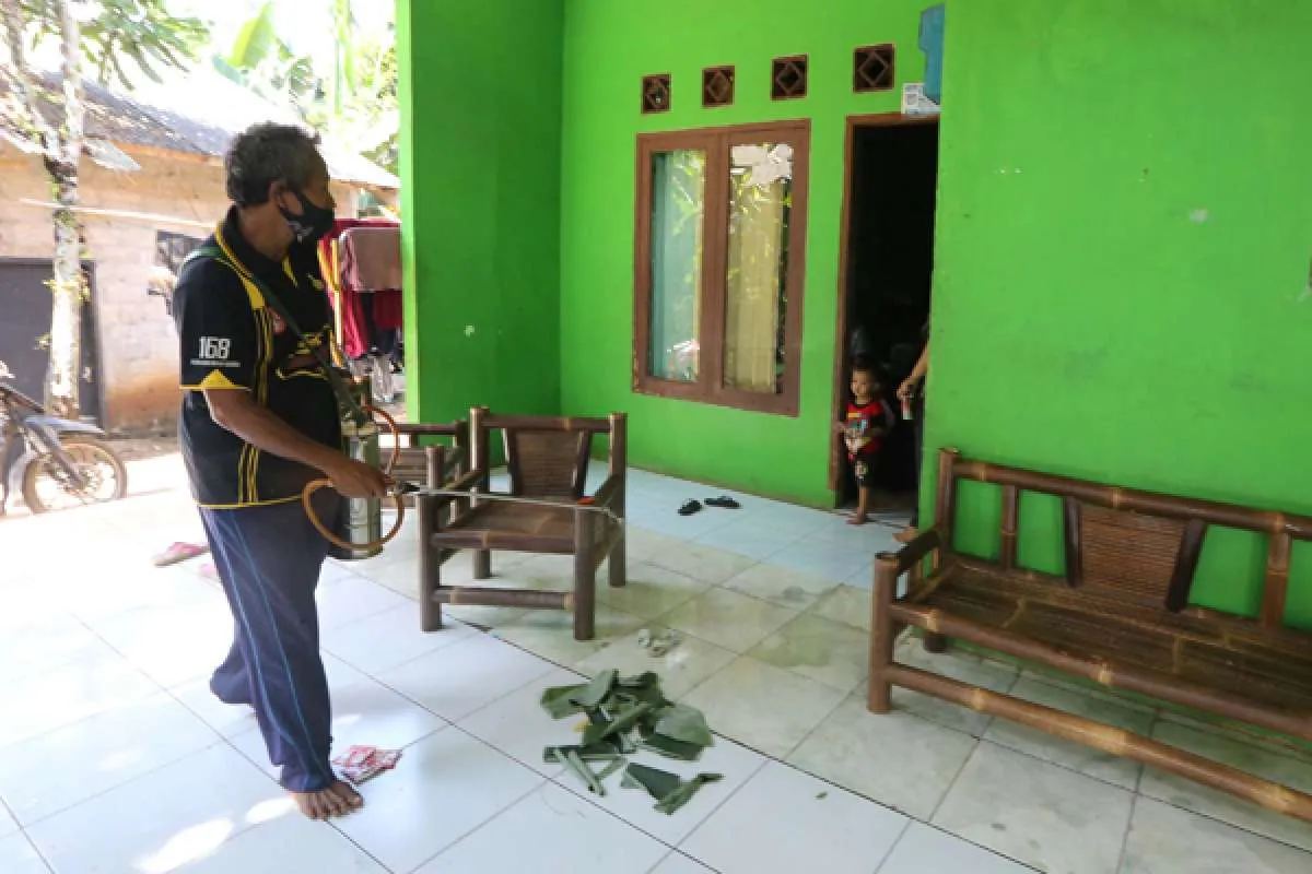 Menangkal penyebaran Covid-19 dengan rutin sterilisasi rumah