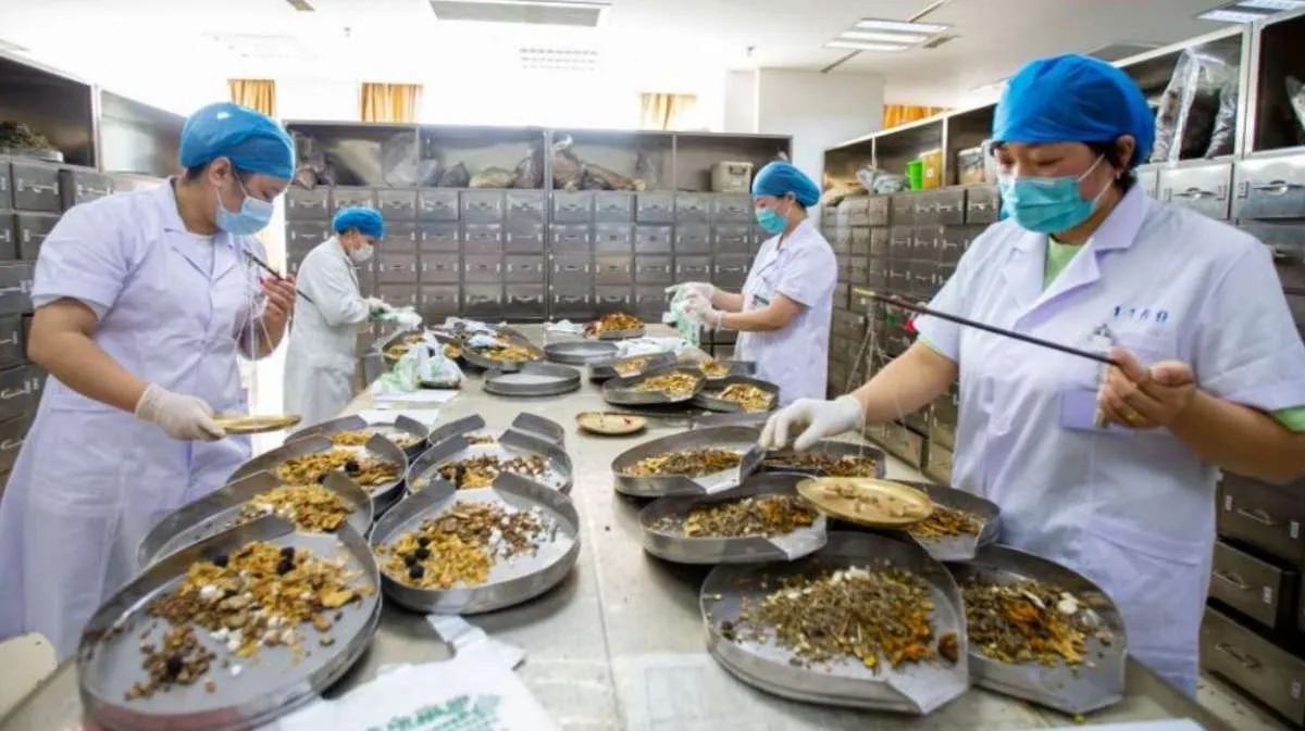 Pengobatan tradisional jadi rahasia China melawan ganasnya Covid-19