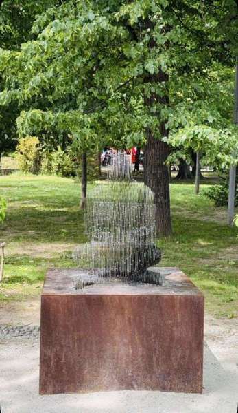 Patung Satoshi Nakamoto di Luganio Swiss Hilang