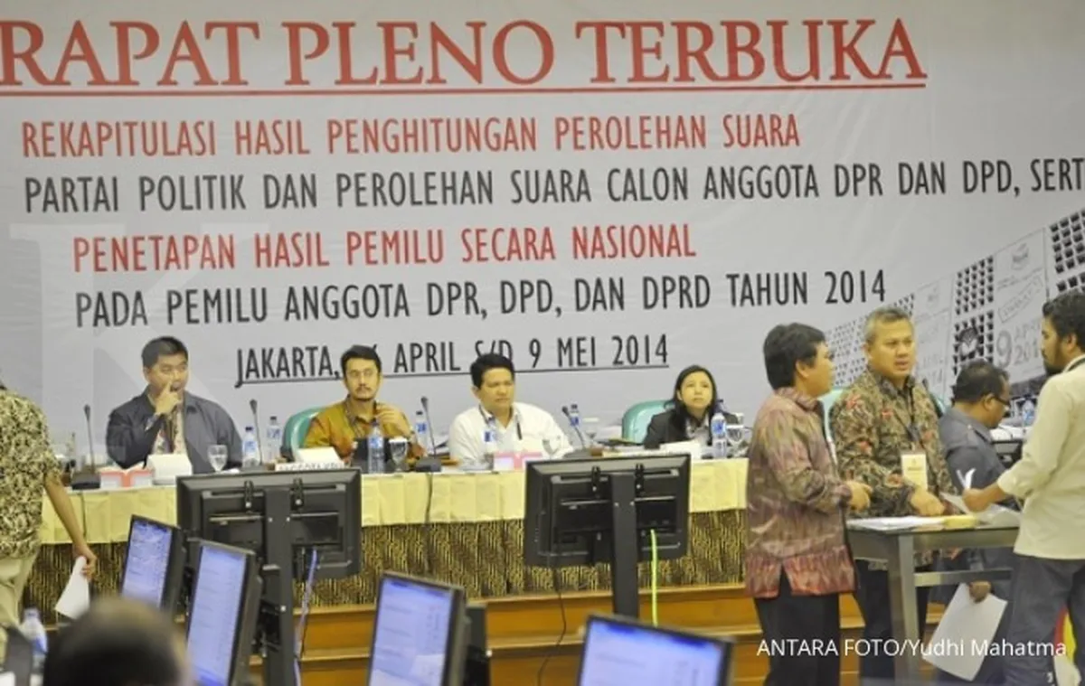 Rekapitulasi suara molor, ada kompromi politik?