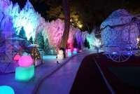 Unik, pengunjung bisa bermain salju di Lembang Wonderland