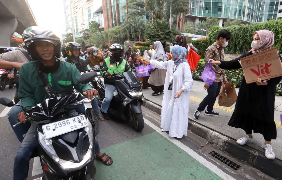 Takjil Gratis Muamalat Berbagi
