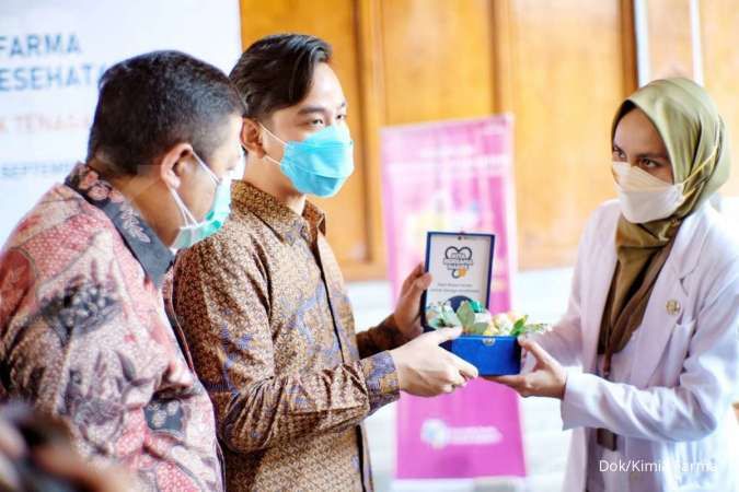 Kimia Farma berikan 30.200 paket vitamin untuk nakes dan keluarganya di Jawa Tengah