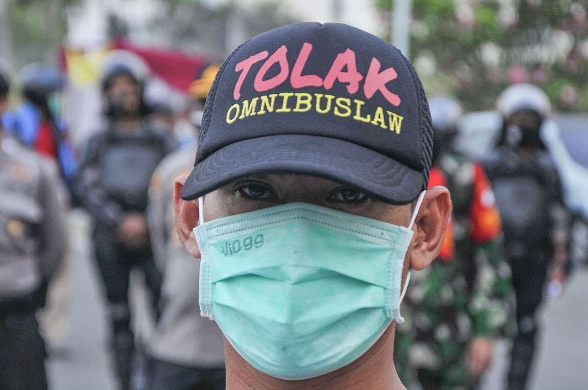 Omnibus Law Jadi Pil Pahit Buat Pekerja, Pesangon PHK Dipangkas dan Dibatasi