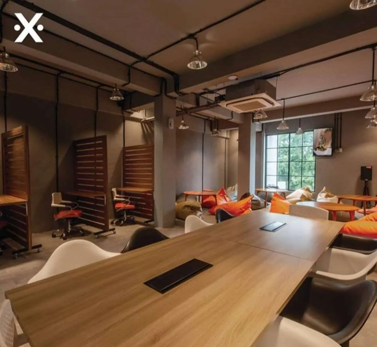 Mau kongkow dan kerja di Alfa X Coworking? Ini biaya sewa 2 jam di sana...