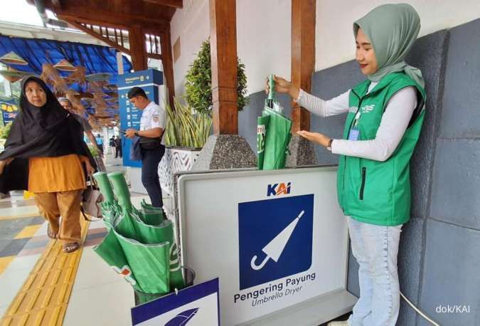Memasuki Musim Hujan, KAI Sediakan Fasilitas Pengering Payung di 43 Stasiun