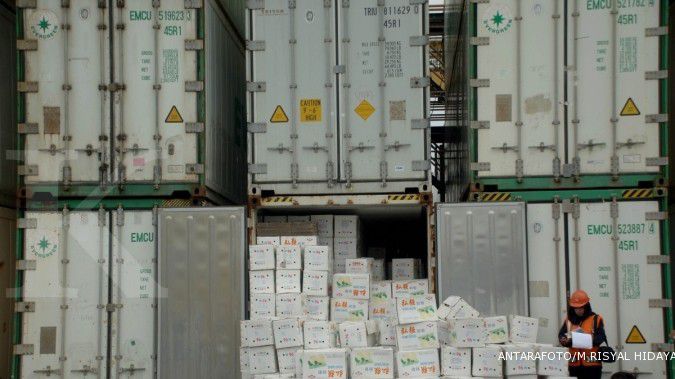 Pemerintah lepas 200 kontainer buah impor