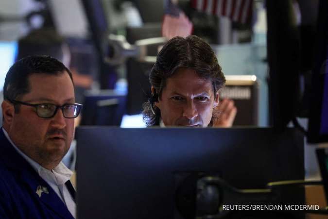Wall Street Ditutup Melemah, Terseret Data Pendapatan yang Beragam dan Data yang Kuat