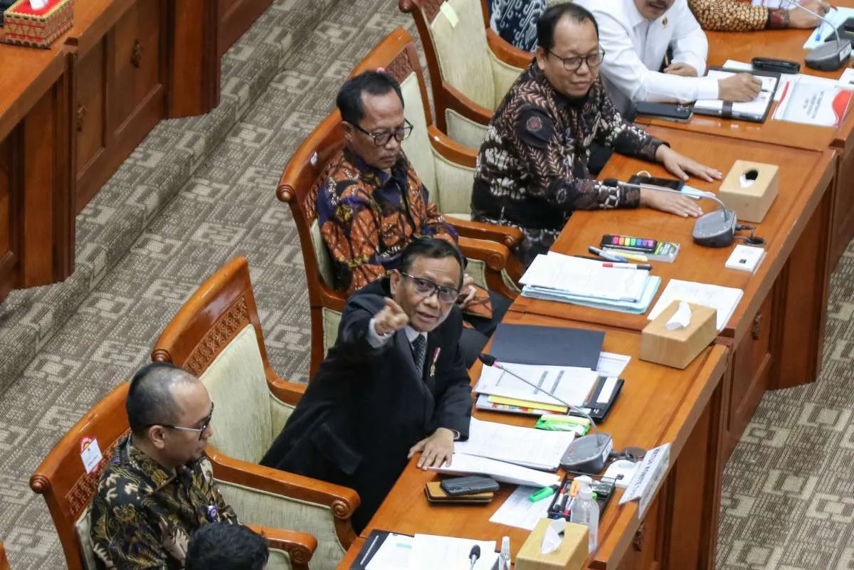 Kata Johan Budi ke Mahfud MD: Pak Jokowi Tidak Suka Menteri yang Berdebat di Luar