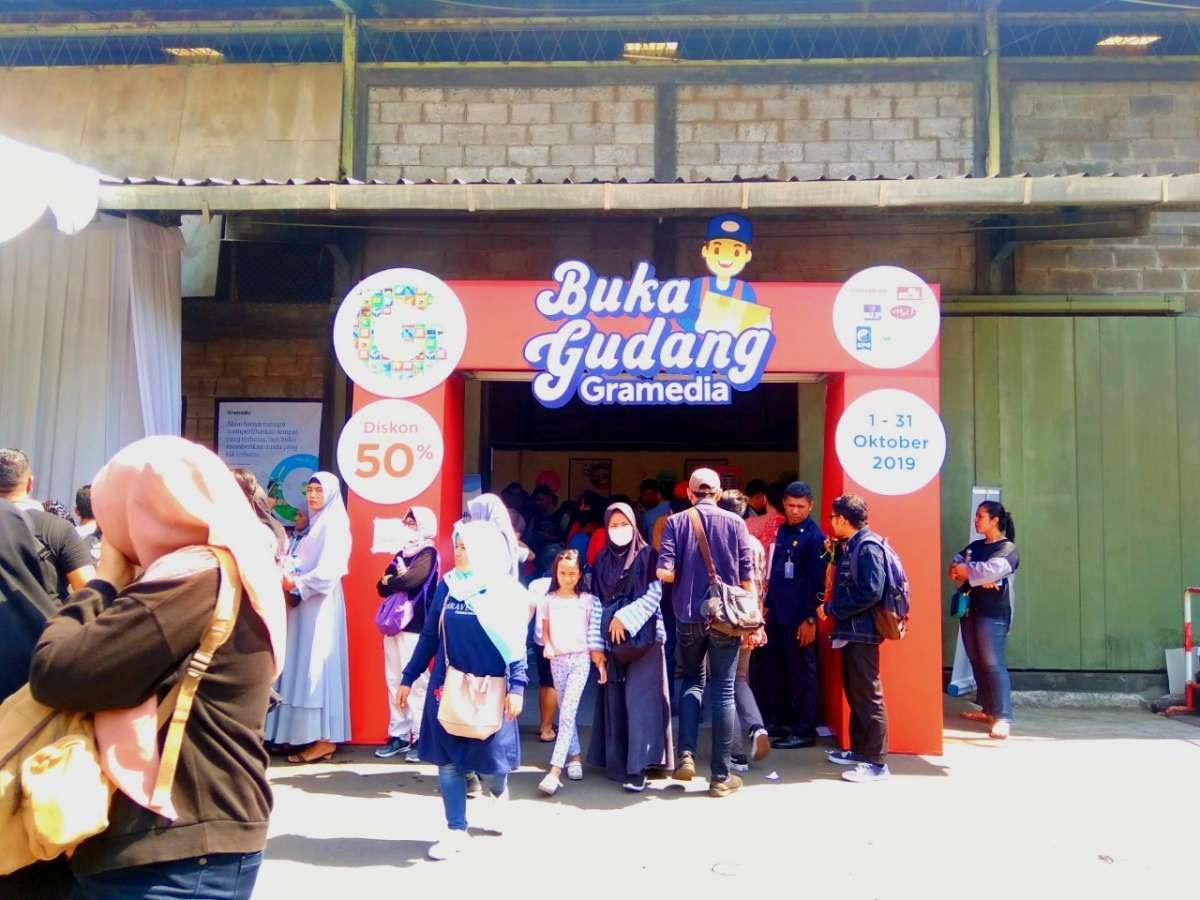 Buka Gudang  Gramedia  Dibanjiri Pengunjung dari Berbagai 