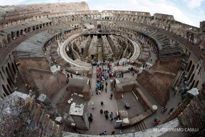 Italy Cuts Growth Forecasts and Says Debt Set to Rise