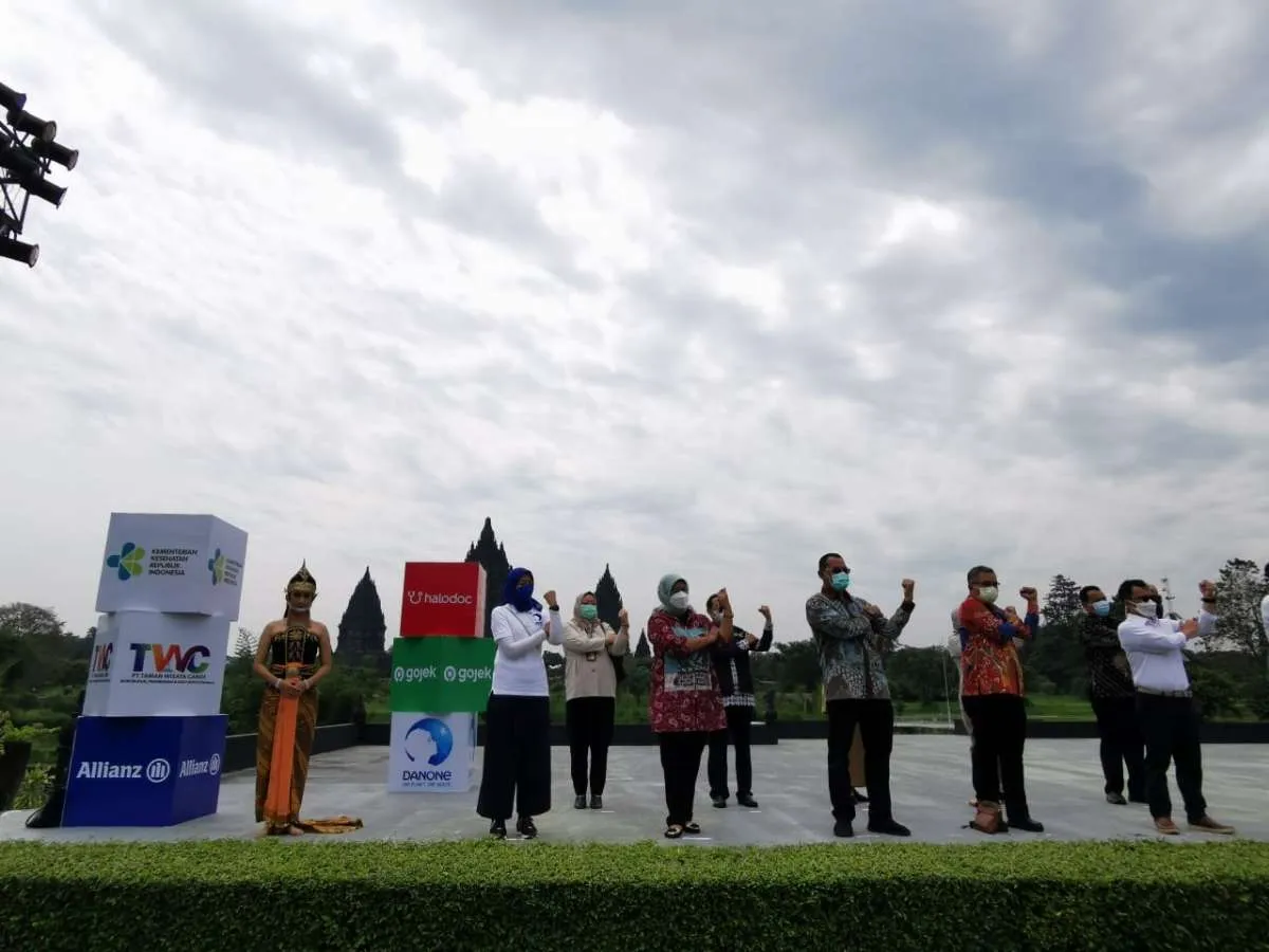 Dukung penanggulangan Covid-19, Aqua donasikan 3,3 juta botol air minum 