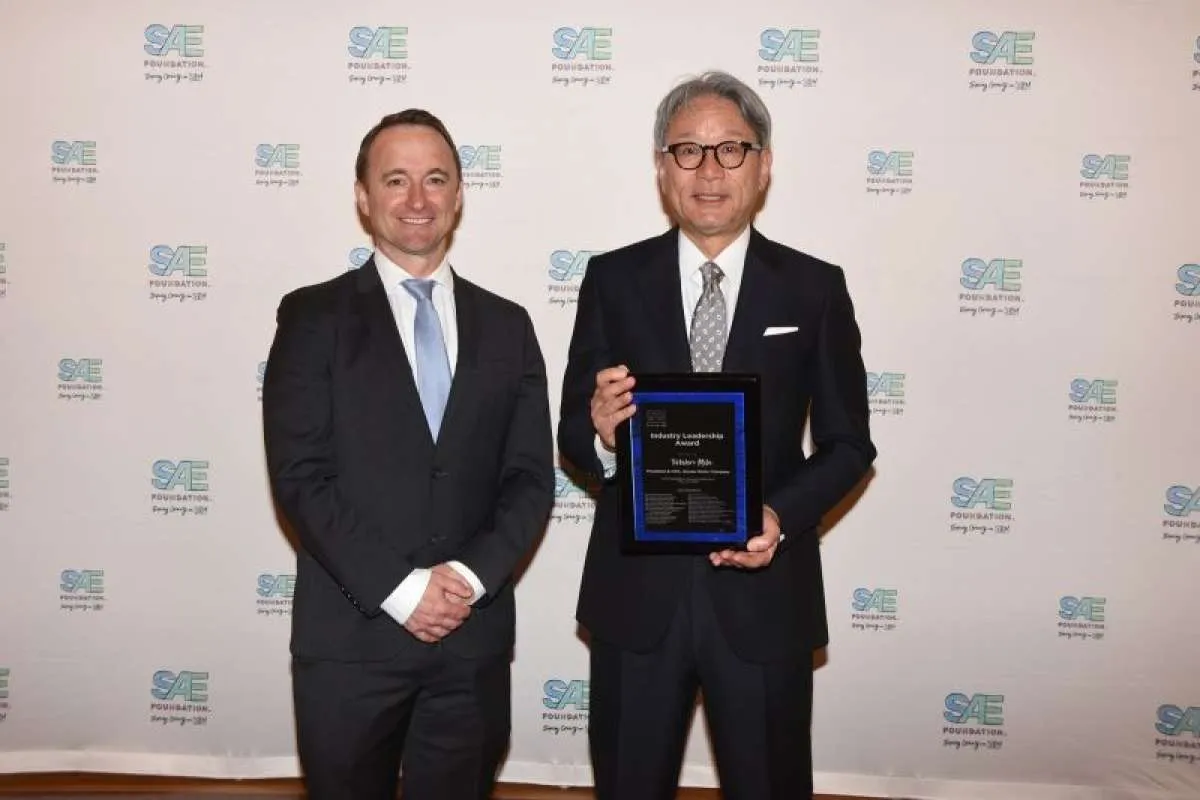 CEO Honda Motor Toshihiro Mibe Raih Penghargaan Kepemimpinan & Inovasi di Industri
