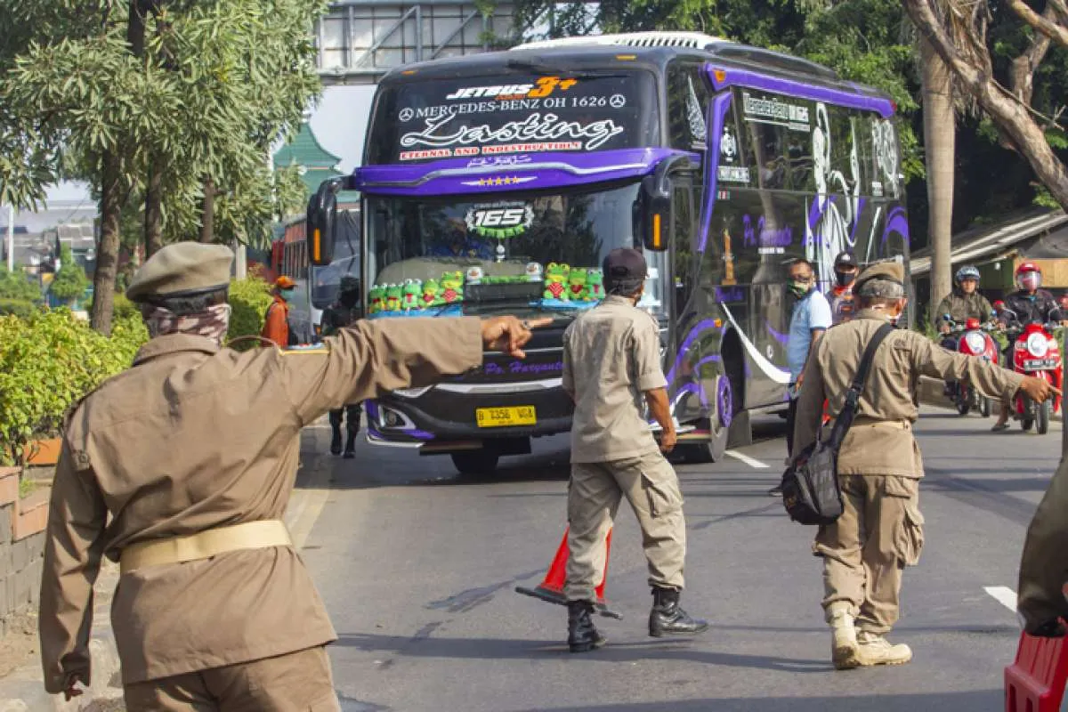 Nekat mudik, ribuan kendaraan dipaksa putar balik