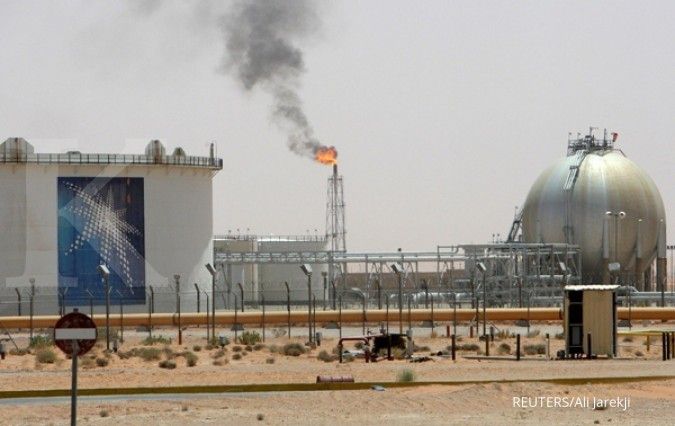 Menunggu janji Saudi, harga minyak lanjutkan reli