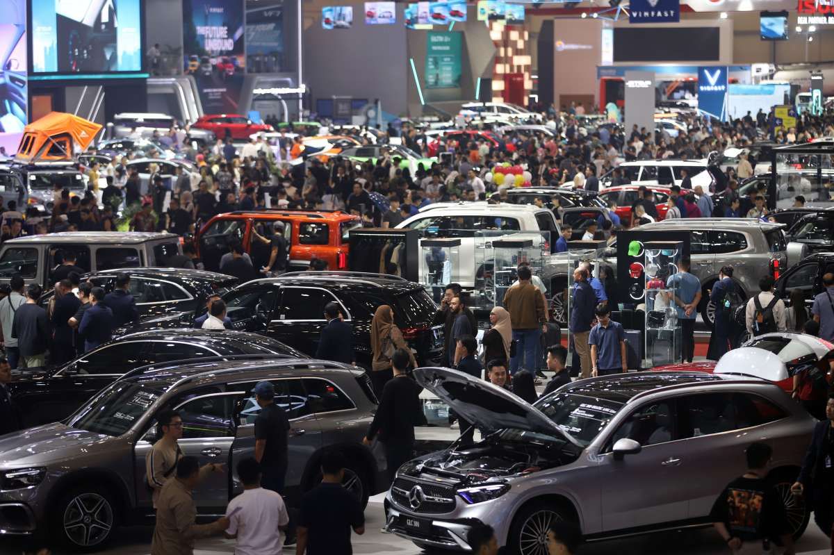OJK dan Pelaku Bisnis Merevisi Turun Target Pembiayaan di Tahun Ini