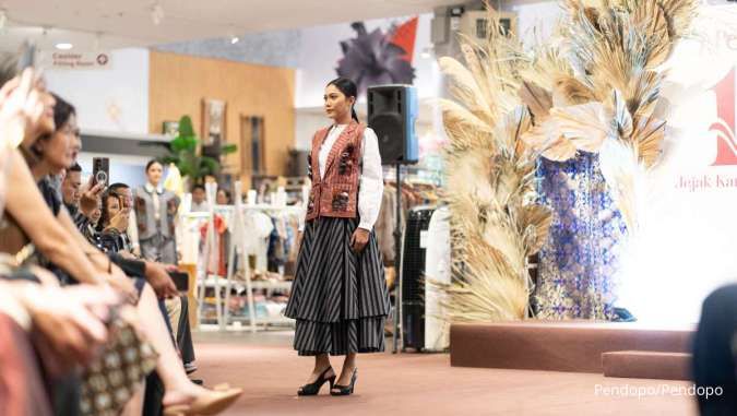 Jangan Dibuang, Limbah Wastra Bisa Jadi Busana dan Sepatu Baru