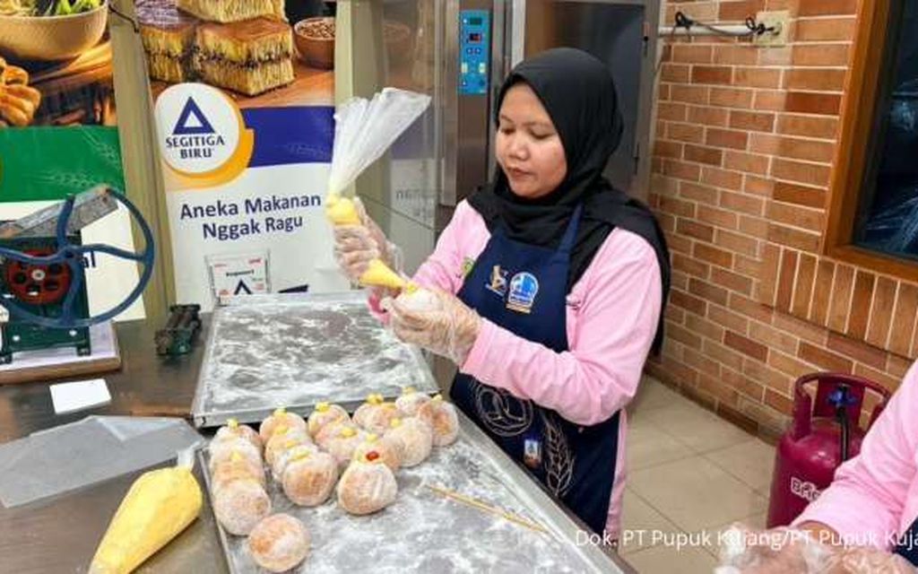  Pupuk Kujang Gandeng Bogasari Tingkatkan Keterampilan Tata Boga Warga Cikampek 