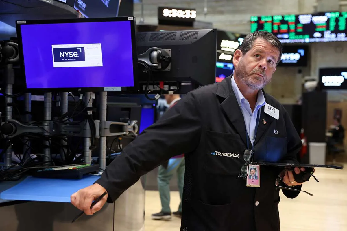Wall Street Loyo: Indeks S&P 500 dan Nasdaq Ditutup Koreksi Lebih Dari 1%