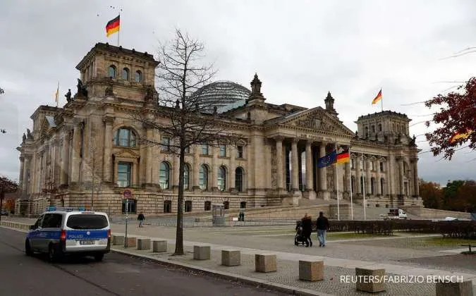 Berlin plans six vast Covid-19 vaccination centres handling 4,000 people a day