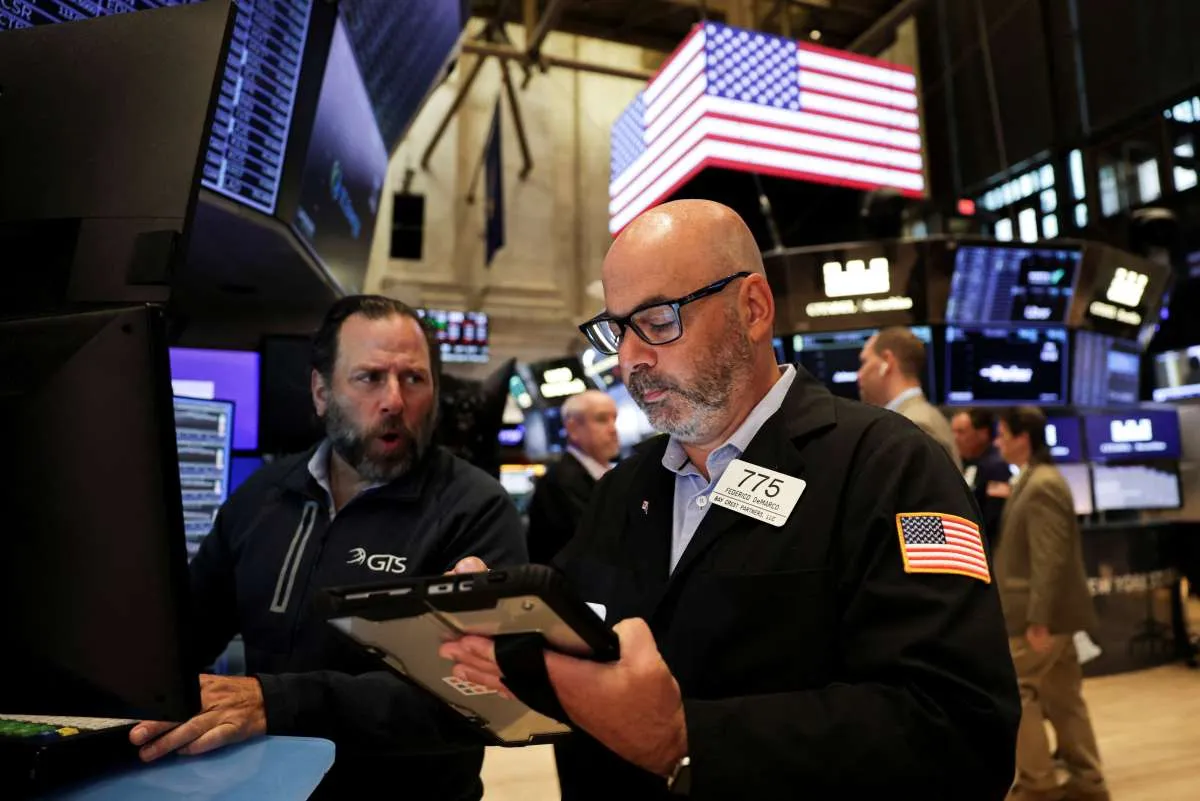 Wall Street Melemah, Reli Rekor Terhenti Jelang Musim Laporan Keuangan