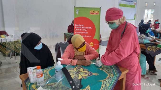 Dukung Pemulihan Pasca Bencana, Mobil Klinik Indosat Ooredoo Salurkan Bantuan kepada Masyarakat Terdampak Banjir