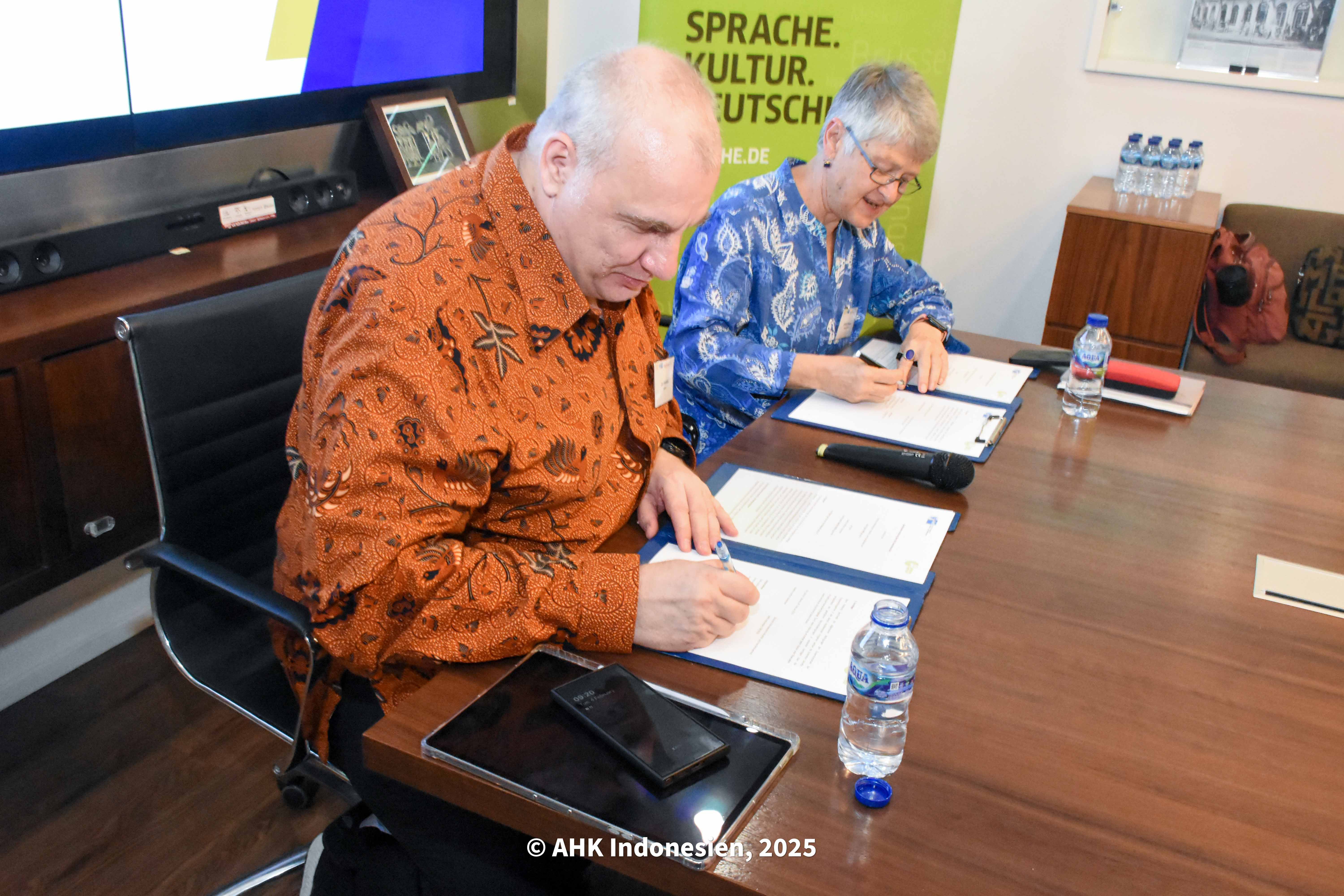 Kontan. EKONID - Goethe Institut MoU Sign Ceremony_2_© AHK Indonesien