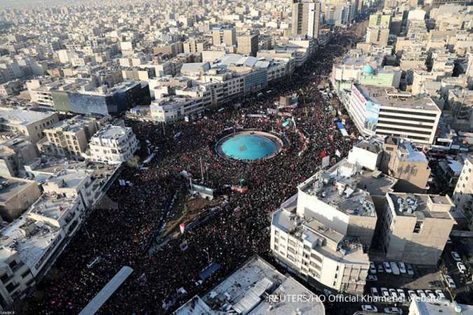 Ratusan ribu warga Iran menghadiri pemakaman Soleimani