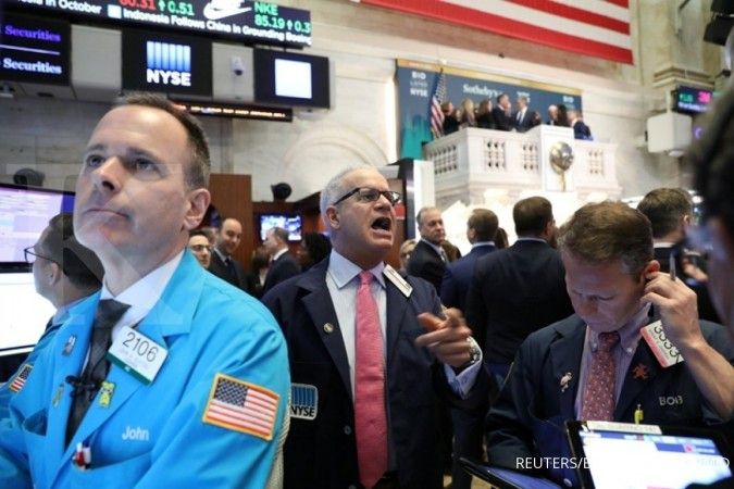 Wall Street menghijau jelang rapat The Fed yang dimulai hari ini