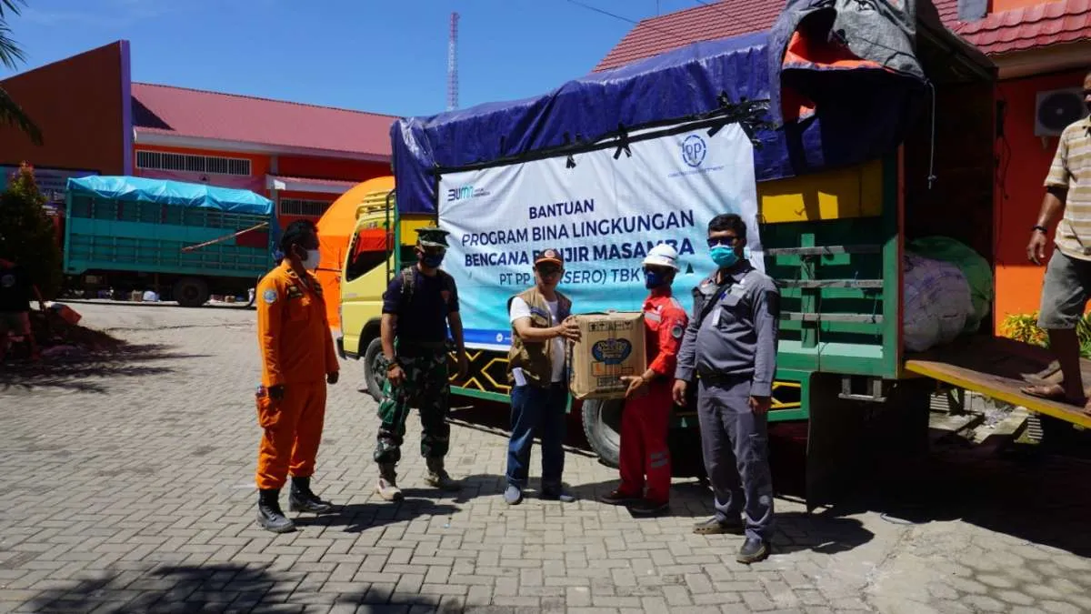 PTPP menyalurkan bantuan ke korban banjir di Luwu Utara, Sulawesi Selatan