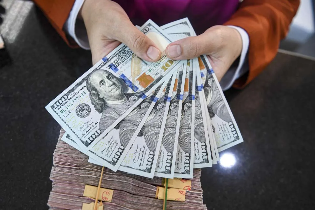 Menaksir Potensi Dedolarisasi, Mungkinkah Dolar AS Digantikan Mata Uang Lain?