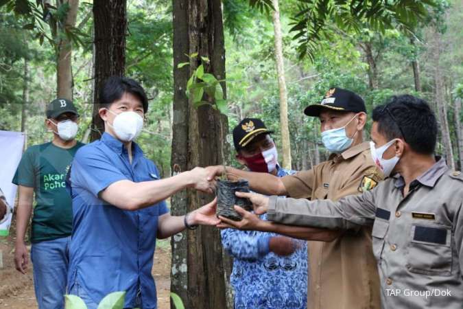 Jaga kelestarian lingkungan, Triputra Agro Persada Group sumbang 3.000 bibit pohon