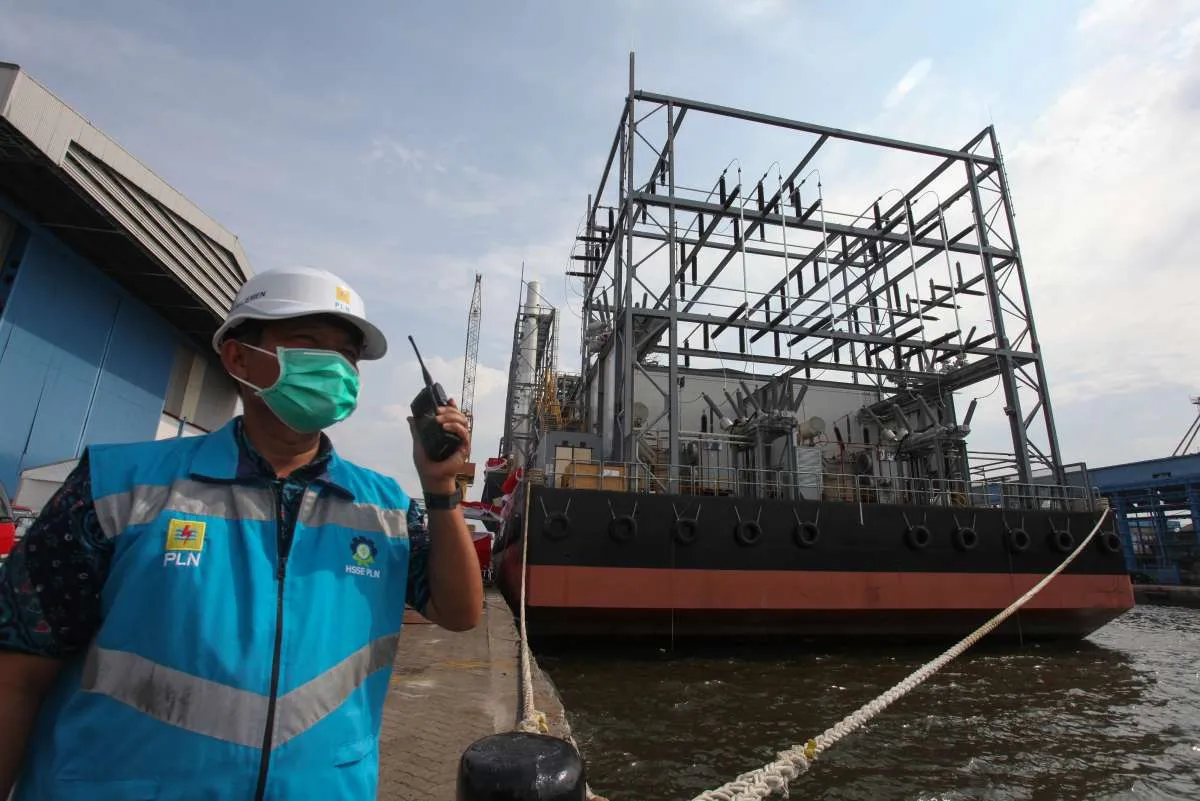 Pembangkit Listrik Apung Barge Mounted Pasok 50% Listrik di Ambon