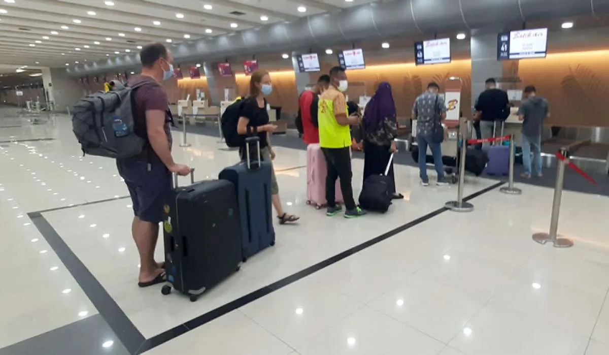 Vaksin Booster Jadi Syarat Perjalanan Penumpang Pesawat Terbang, Kereta Api