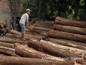 Bahan baku susah, industri produk kayu merosot