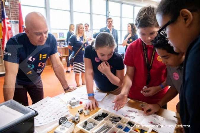 Jeff Bezos dukung pengembangan ilmu komputer dan robotika di sekolah umum Nashville