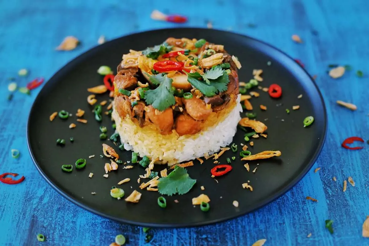 Resep Gurihnya Seporsi Nasi Ayam Jamur Kukus, Dimasak di Wadah Aluminium Foil