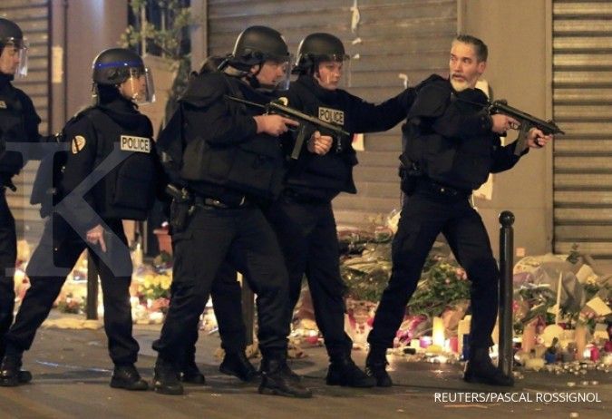 Polisi serbu apartemen terduga otak serangan Paris