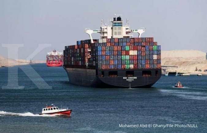 Akibat kesalahan teknis, kapal kontainer sepanjang 400 meter blokir Terusan Suez