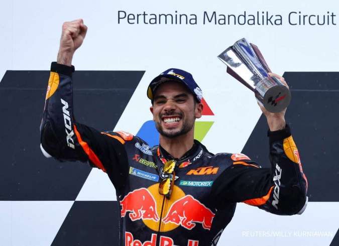 Motorcycling-KTM's Oliveira Powers to Victory in Rain-Affected Indonesia GP